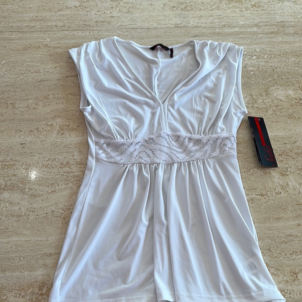 SOFIA BY SOFIA VERGARA WHiTE SLEEVELESS SHIRT (size XS)